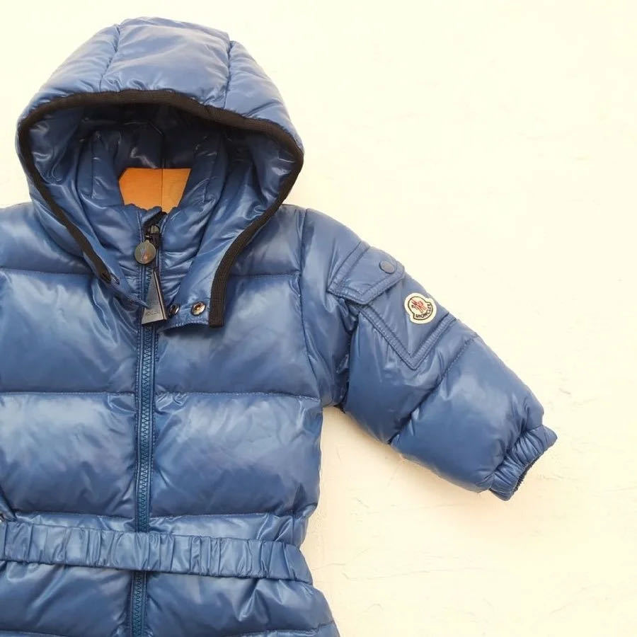 新品本物ベビー 9-12M 未使用品【MONCLER モンクレール】ベルト＆シューズ付きブルーダウンカバーオール 70cm-80cm 9ヶ月-1才 アメリカ購入_画像2