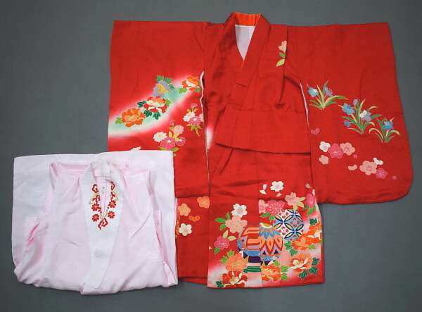 A20-19　即決 中古品 正絹 女児 3才用 七五三 着物 赤 手毬 花 長襦袢付_画像1