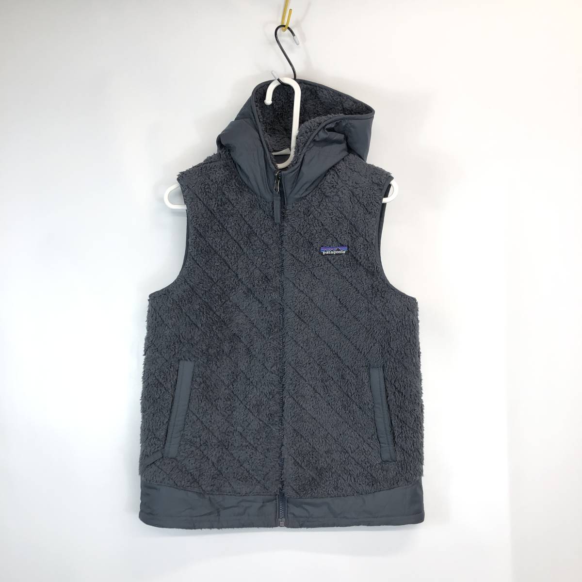 パタゴニア Patagonia ウィメンズ Los Gatos Hooded Vest ロスガトス フーデッド ベスト リバーシブル 25221 グレー系 Sサイズ