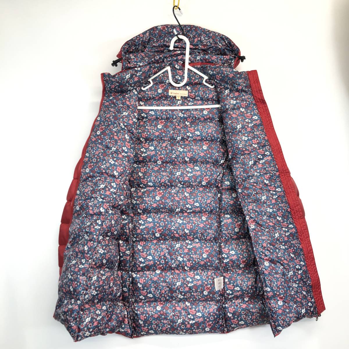 フォックスファイヤー FOXFIRE ダウンパーカー レッド系 花柄 フォックスファイヤー FOXFIRE ダウンパーカー レッド系 花柄