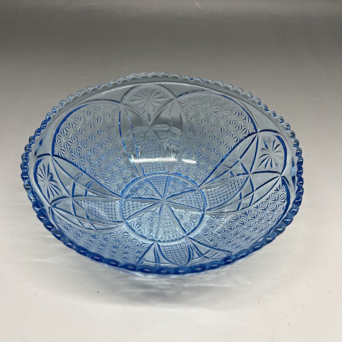 Z707 昭和レトロ ガラス鉢 気泡 ブルー カットガラスの画像1