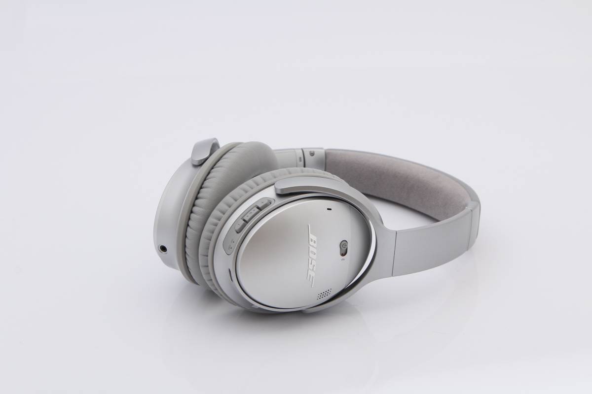 【美品】BOSE Quiet Comfort 35降噪耳機銀色 原文:【美品】BOSE Quiet Comfort 35 ノイズキャンセリングヘッドフォン シルバー