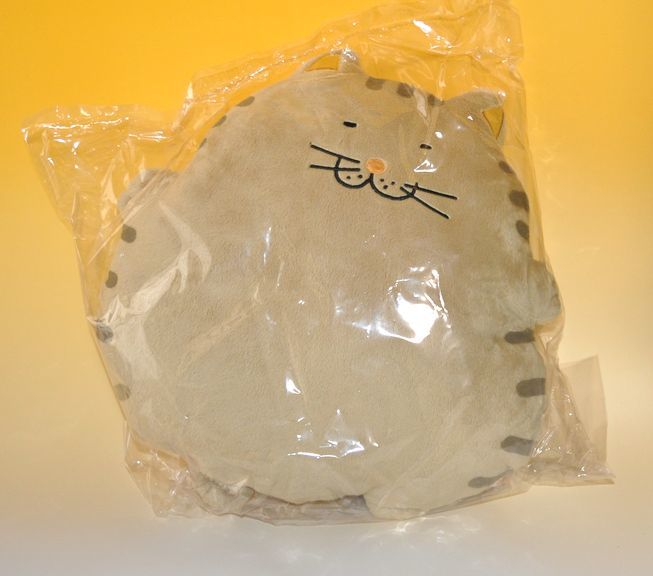 でぶねこ　まんまる太っちょ座布団　キジトラ　クッション　ぬいぐるみ　動物　猫　大きさ約40cm