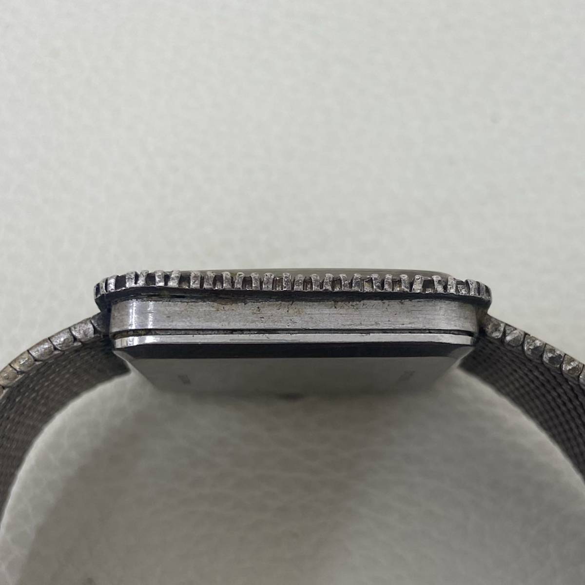 1円〜スタート！★ 希少 LONGINES ロンジン コンクエスト スクエアケース メンズ 手巻き 稼働品 アンティーク ヴィンテージ ジャンク 時計 _画像5