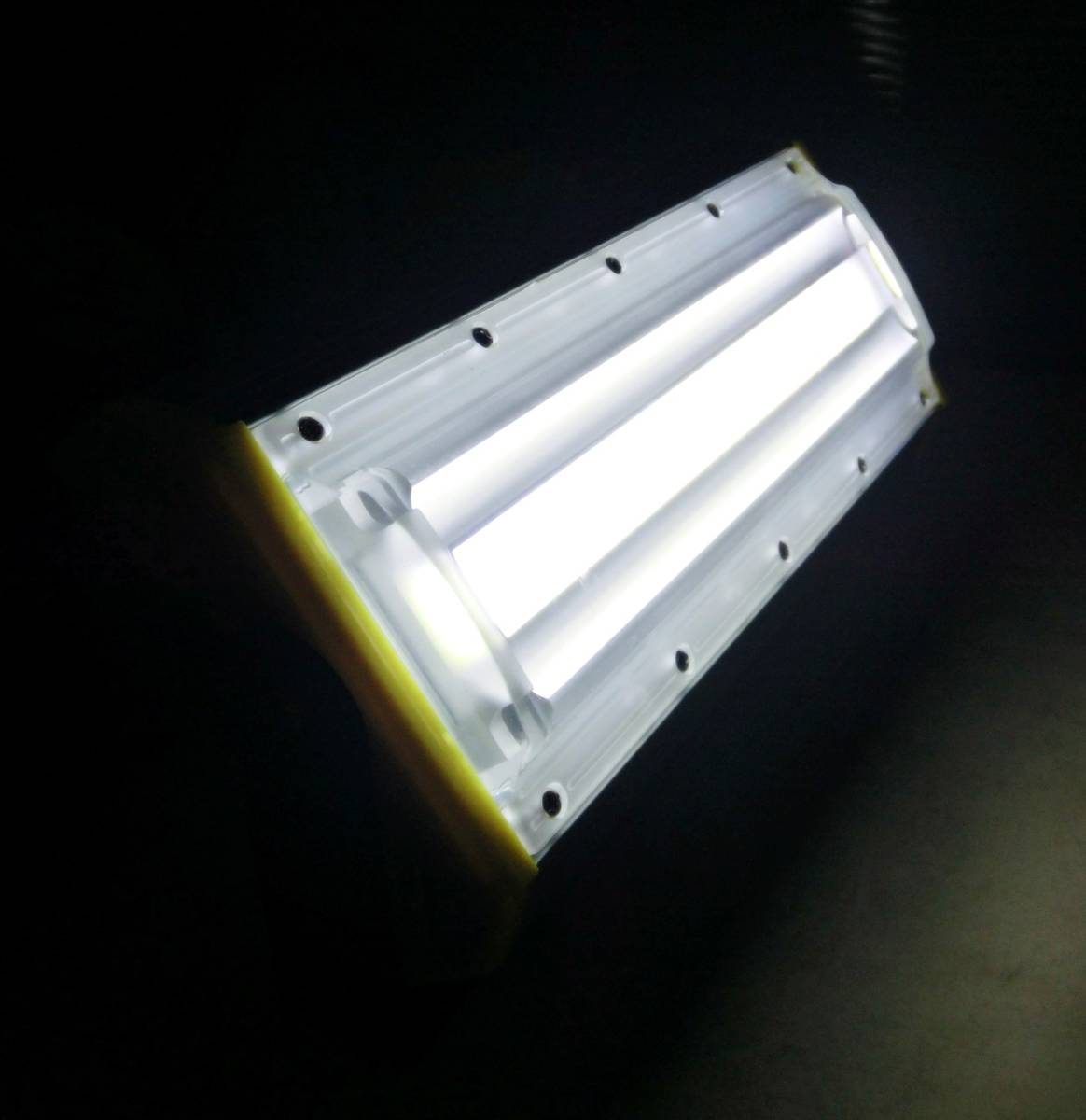 まとめて　投光器4個＆投光器用クランプ4個セット　FLP-1A/TAKAGI　LEDライト　ハイパワー 昼光色 作業灯　ワークライト_画像5