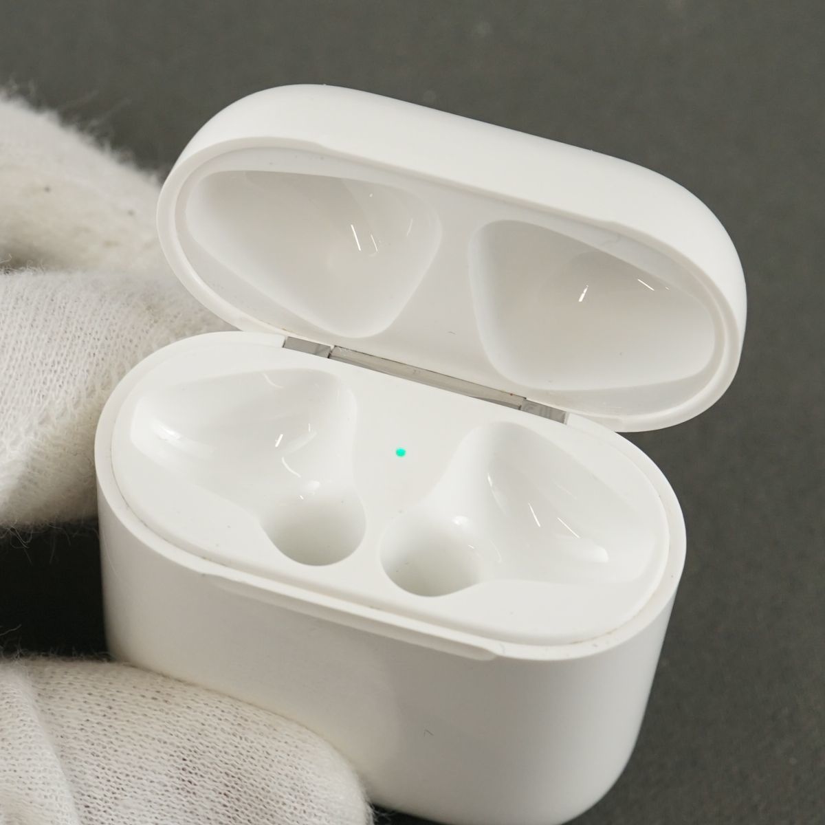 Apple AirPods with Charging Case エアーポッズ ワイヤレスイヤホン USED品 第二世代 Bluetooth MV7N2J/A 完動品 即日発送 T V8018_画像10