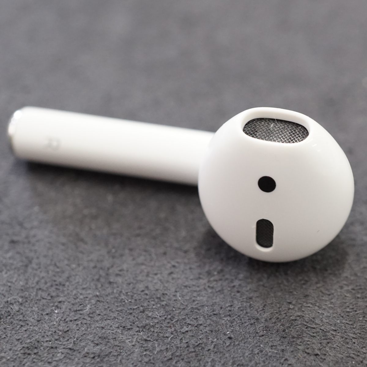 Apple AirPods エアーポッズ USED美品 右イヤホンのみ R 片耳 A2032 第二世代 正規品 MV7N2J/A 完動品 中古 T V9171_画像3