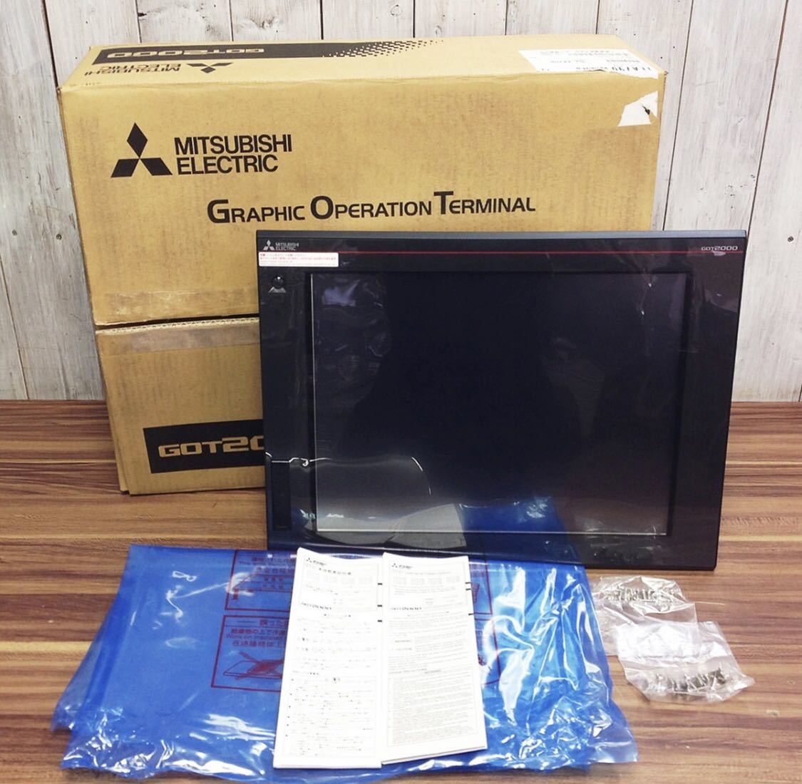 ★送料無料★ 中古品 MITSUBISHI 三菱電機 GOT2000 表示器 15型 XGA TFTカラー GT2715-XTBA タッチパネル_画像1