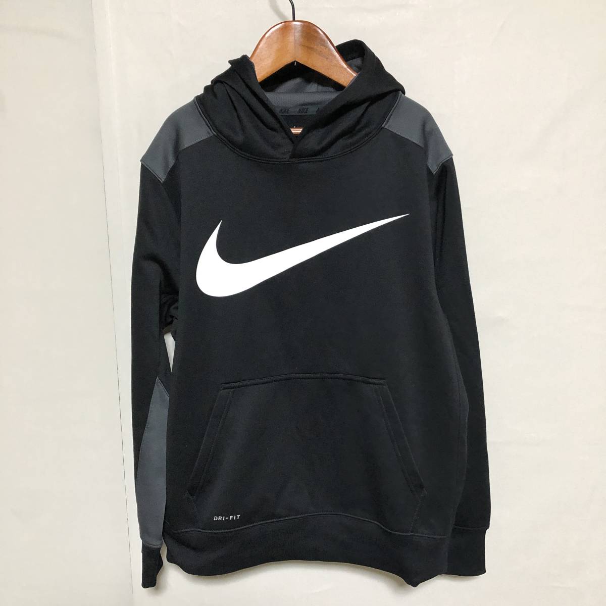 キッズ 着用可 nike ナイキ スウッシュ パーカー フーディー 黒 L 美品