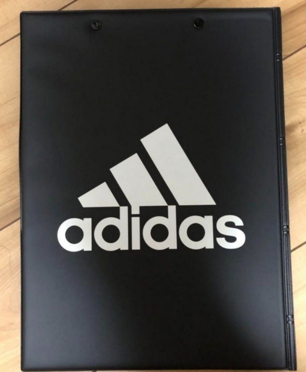 adidasバインダー