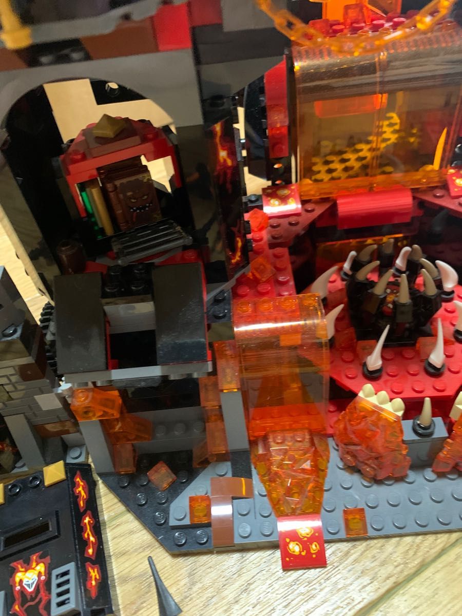 レゴ (LEGO) ネックスナイツ 悪のメガマグマ神殿 70323 現状品