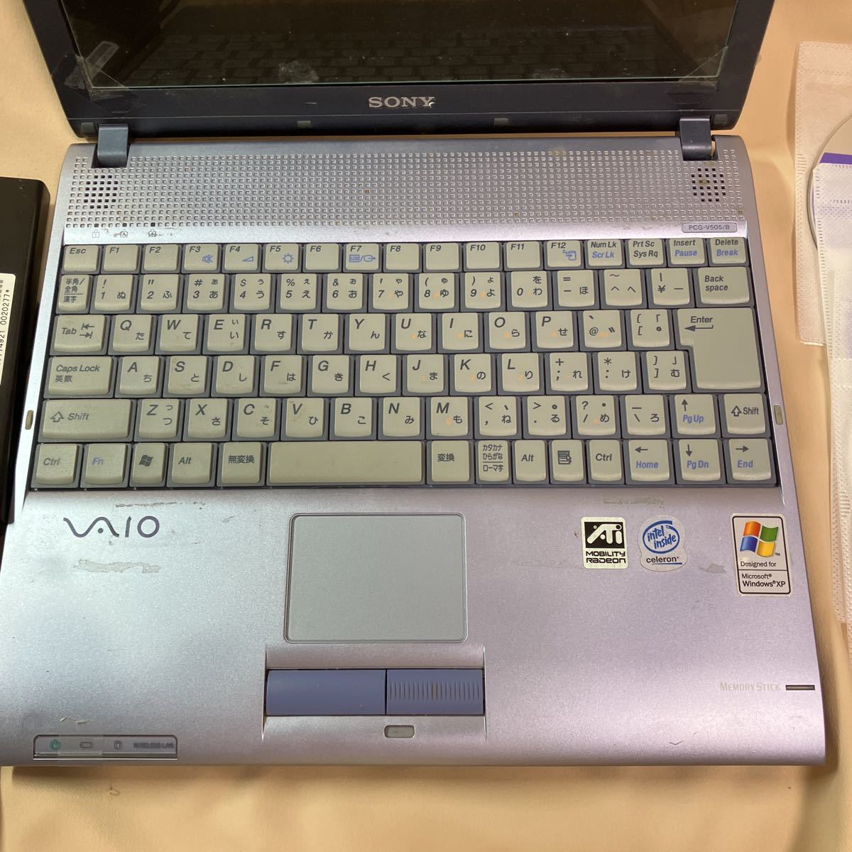 【ジャンク】　部品取り 動作保証無し SONY ソニー VAIO PCG-V505/B 本体 ACアダプタ リカバリディスクのみ_画像2