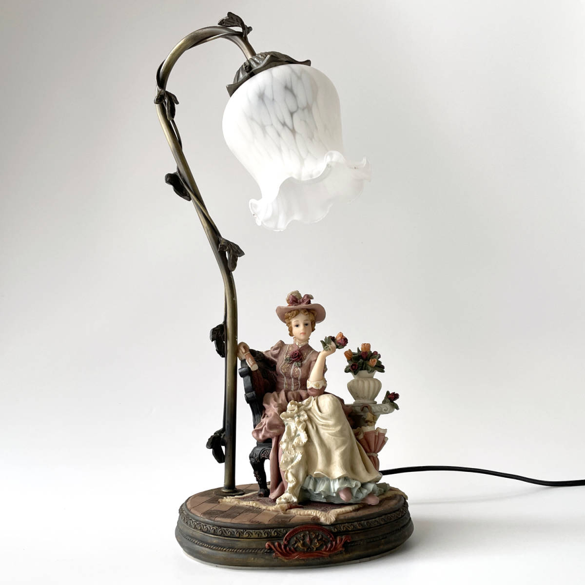 通電 ヨーロピアンレトロ アート テーブルスタンド 卓上照明 あまの ランプ ライト 彫刻 フィギュリン 卓上ランプ 女性 貴婦人 現状