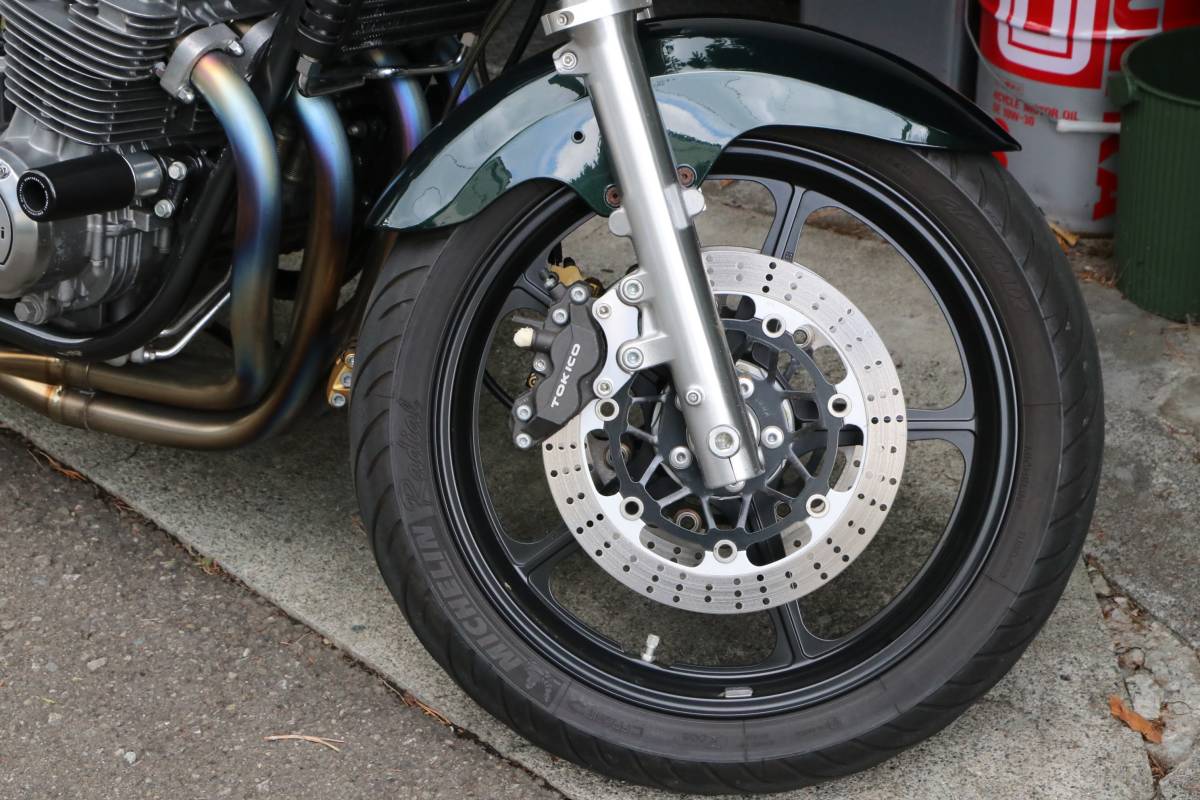 綺麗 ZRX1200 DAEG 純正 フロント キャリパー 左右セット 中古 綺麗 ZRX1200 DAEG 純正 フロント キャリパー 左右セット 中古