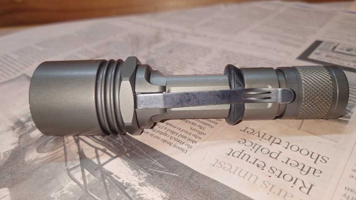 15400円 【中古】SUREFIRE M2STRIDER Millenium Combat Light 2 15400円 【中古】SUREFIRE M2STRIDER Millenium Combat Light 2