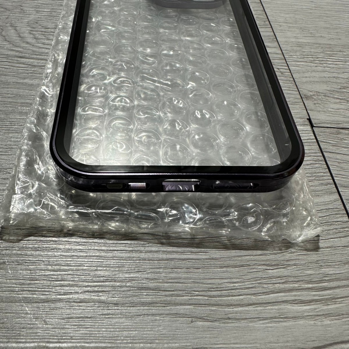 y101914m WEIYUN iPhone 14 Pro Max用 ケース ワンピースレンズ保護カバー　クリア　ロック式　透明両面９Ｈ強化ガラス　360°全面保護 _画像7