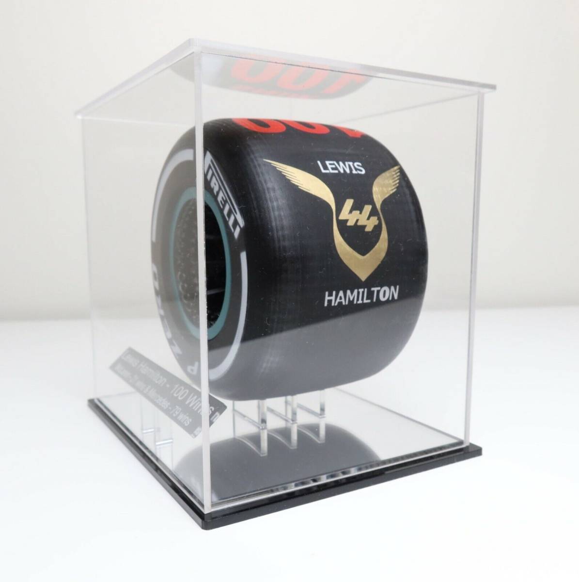 海外　限定品　送料込み　ルイス・ハミルトン 1/10th Lewis Hamilton 100 Wins Pirelli Award 2021　トロフィー　フィギュア　レプリカ 2_画像1