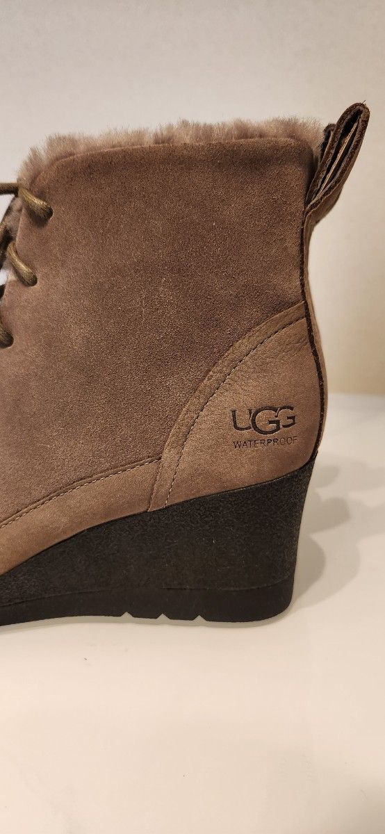 UGG アンクルブーツ (Brigit) グレー / ウォータープルーフ / スエード レースアップ