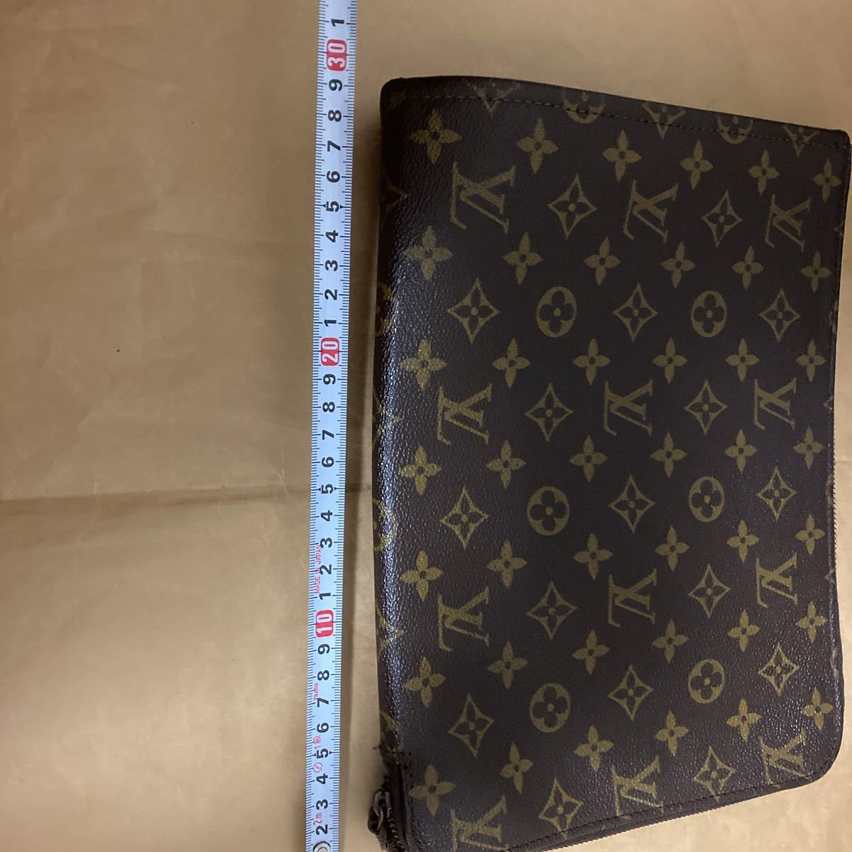 中古品 B品送料 520円 LOUIS VUITTON ルイ ヴィトン モノグラム リーフケース 書類ケース クラッチバッグ M53456？_画像3