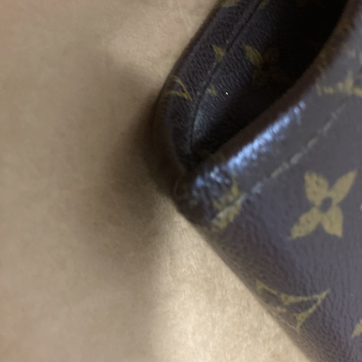 中古品 B品送料 520円 LOUIS VUITTON ルイ ヴィトン モノグラム リーフケース 書類ケース クラッチバッグ M53456？_画像4