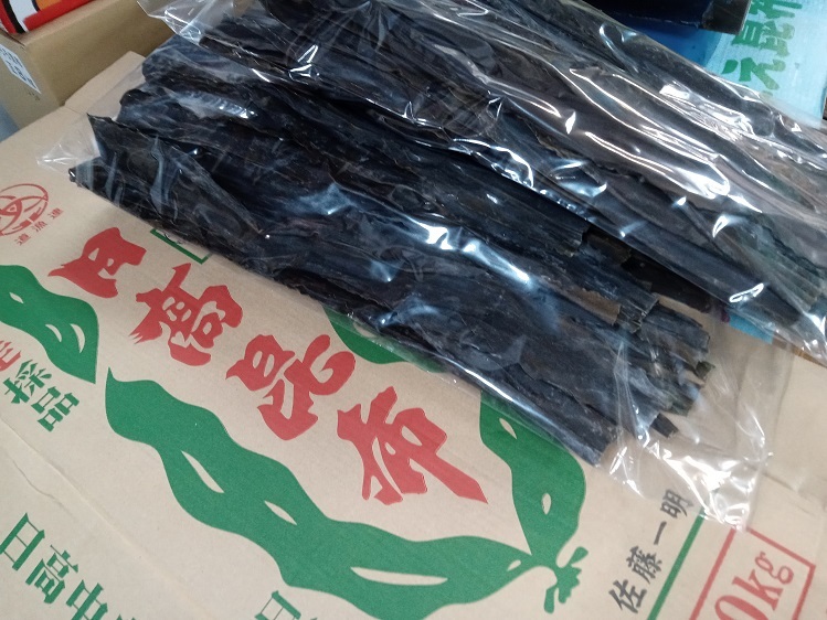 ★徳用の出汁昆布！【北海道産日高】上浜三石昆布（1ｋｇ）_北海道三石は上質な昆布で知られています