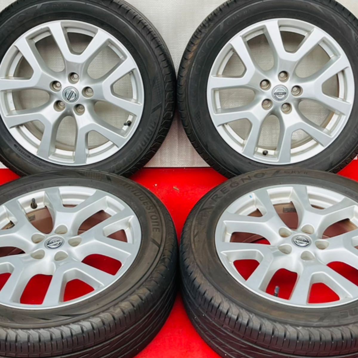 19 年式バリ溝。ENKEI製。NISSANエクストレイル T31 純正 18インチ×7J +40 114.3 5穴 BRIDGESTONE REGNO GRV2 225/55R18ラジアル4本。_画像1