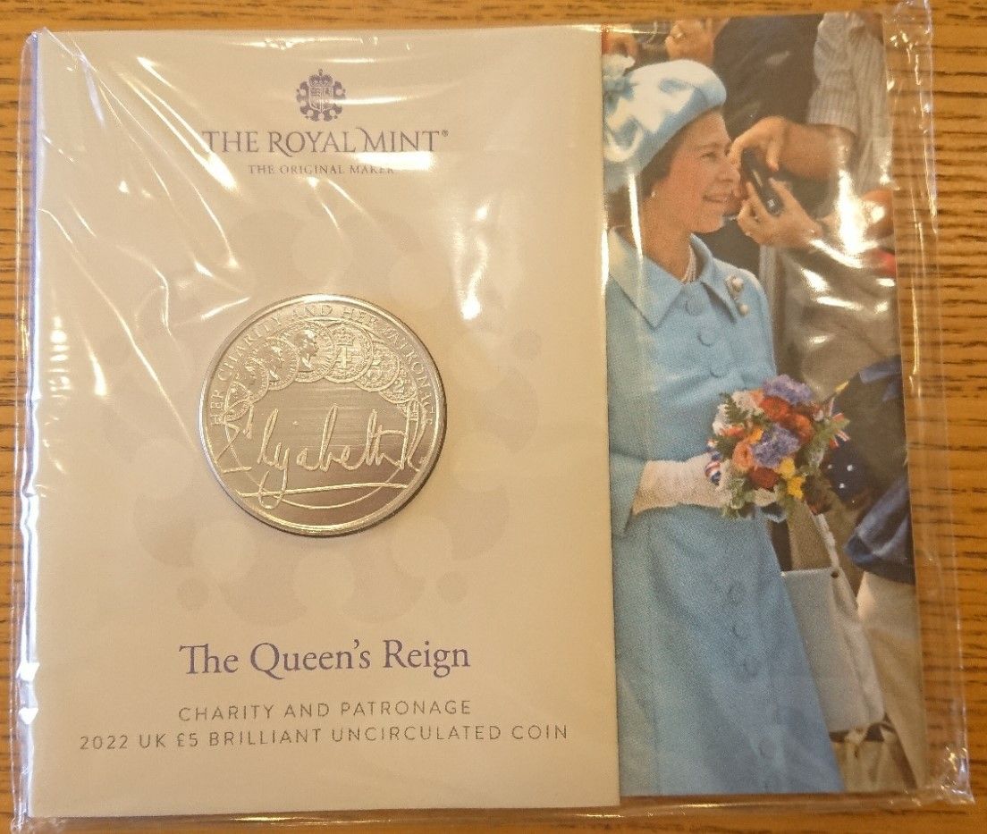 2022 イギリス エリザベス二世女王 直筆サイン 5ポンド硬貨　３種セット