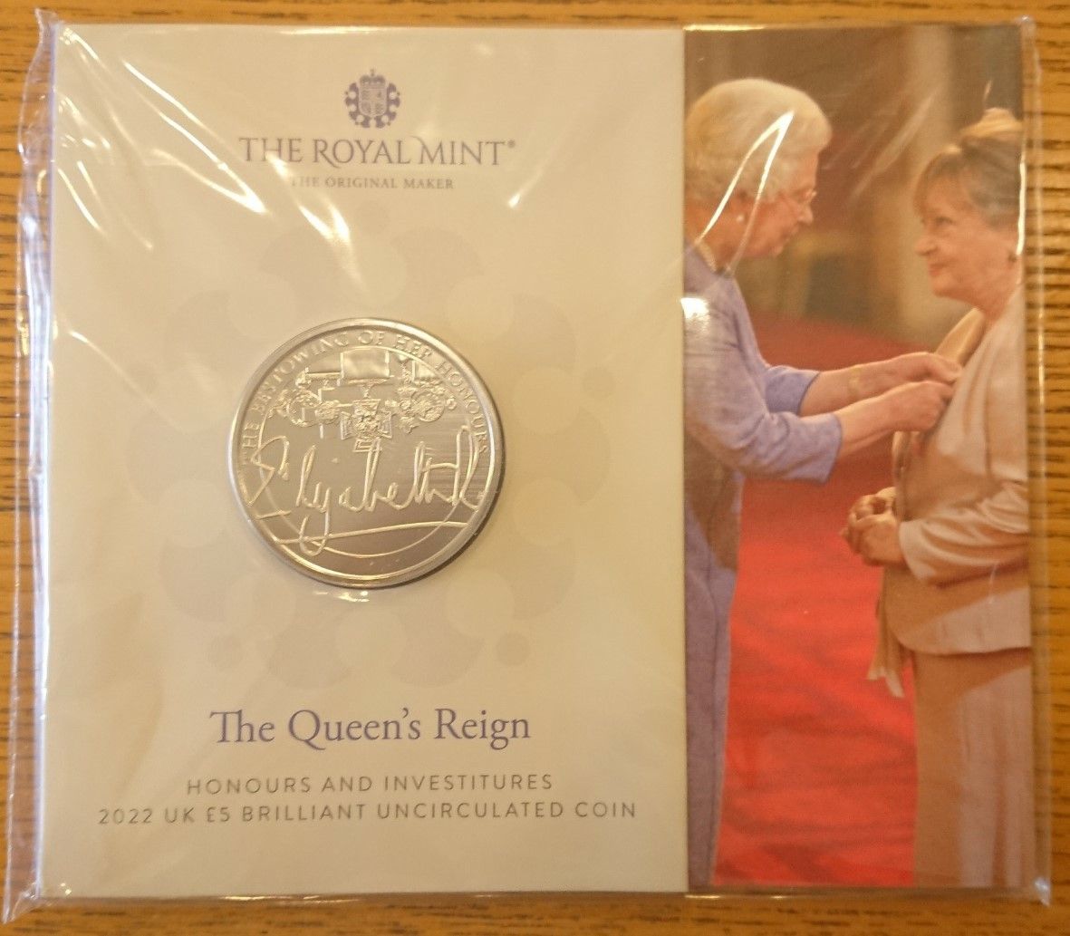 2022 イギリス エリザベス二世女王 直筆サイン 5ポンド硬貨　３種セット