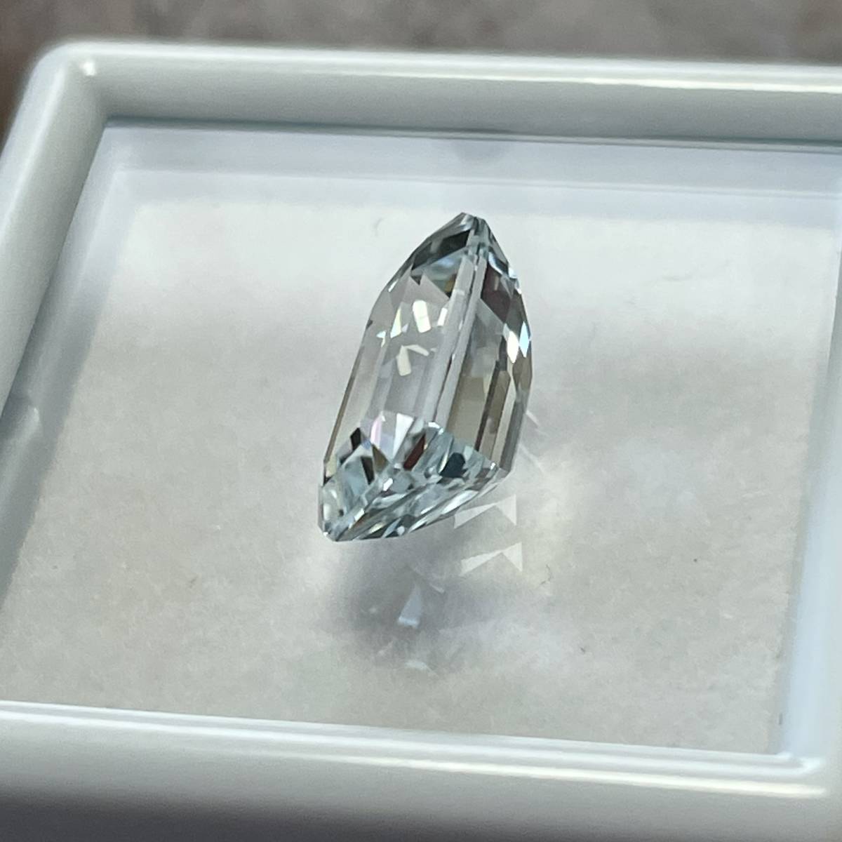 天然 トパーズ ルース 2.840ct スクエアカット 裸石 宝石 綺麗 天然 トパーズ ルース 2.840ct スクエアカット 裸石 宝石 綺麗