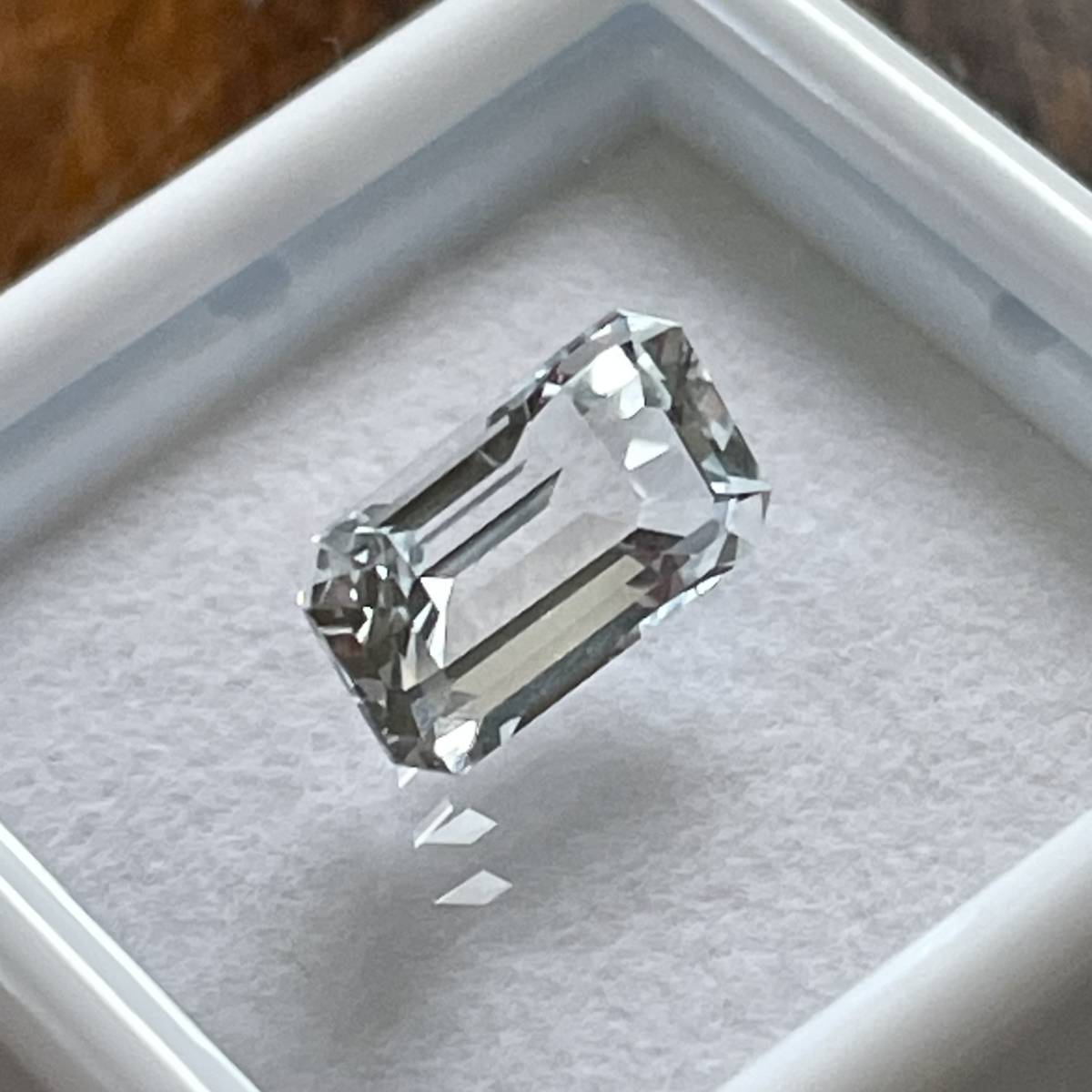 天然 トパーズ ルース 2.840ct スクエアカット 裸石 宝石 綺麗 天然 トパーズ ルース 2.840ct スクエアカット 裸石 宝石 綺麗