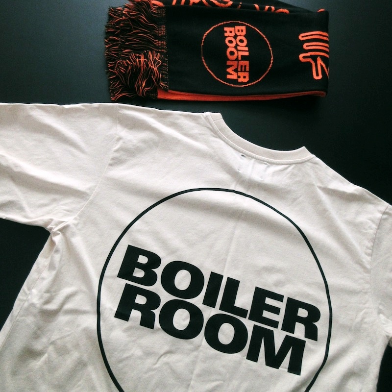 超可爱 / ボイラールーム ROOM 【BOILER ロンドン】レア品 XL!! Tシャツ オリジナル バックプリント 文字、ロゴ 超可爱 / ボイラールーム ROOM 【BOILER ロンドン】レア品 XL!! Tシャツ オリジナル バックプリント 文字、ロゴ