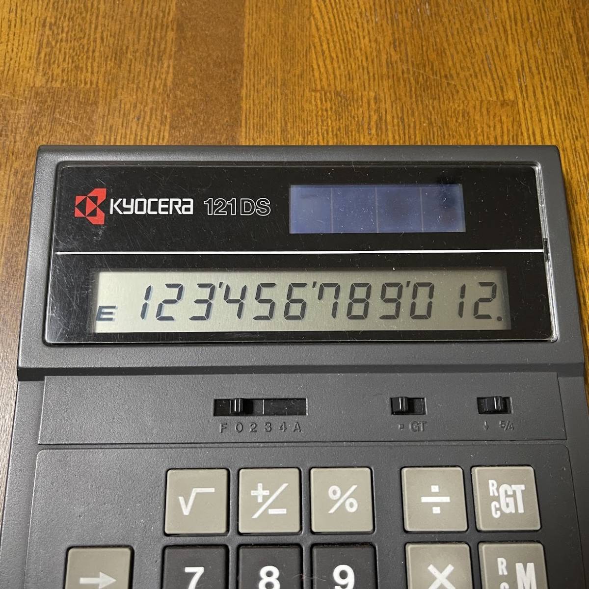  prompt decision! Kyocera KYOCERA solar calculator 121DS 1985 year gdo design . winning at that time regular price 12800 jpy battery un- necessary Showa Retro antique once Junk exhibition 