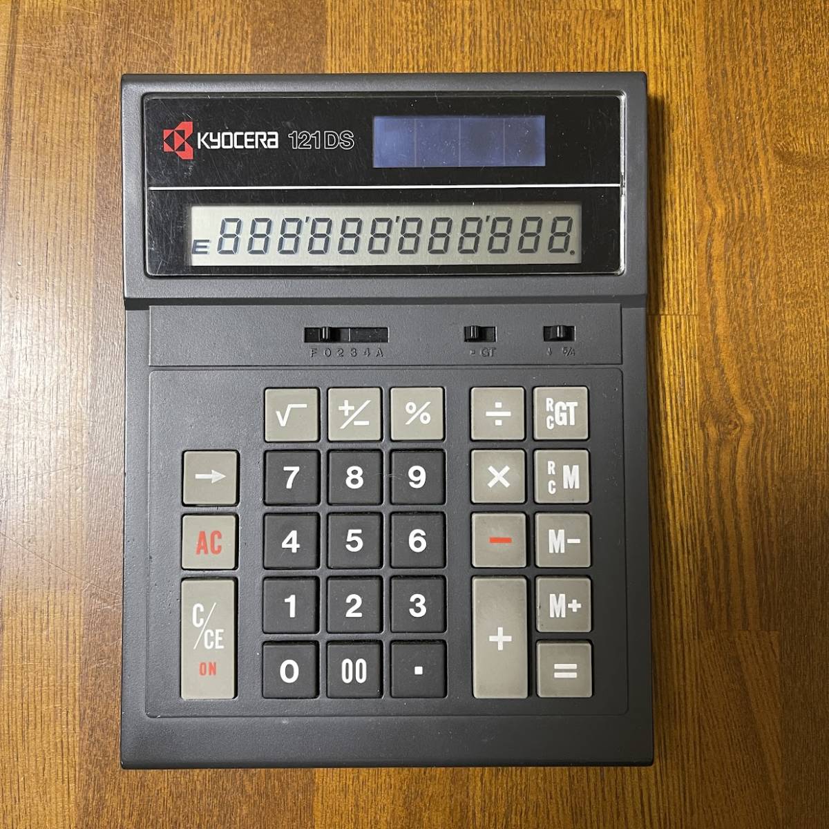  prompt decision! Kyocera KYOCERA solar calculator 121DS 1985 year gdo design . winning at that time regular price 12800 jpy battery un- necessary Showa Retro antique once Junk exhibition 