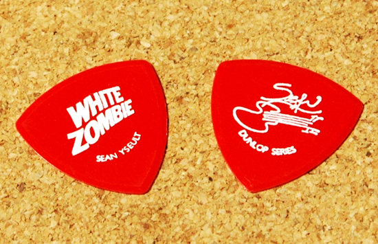 ショーンイスールト(ホワイトゾンビ) モデルピック 1枚 White Zombie Sean Yseult Signature Red Bass Guitar Pick_画像1