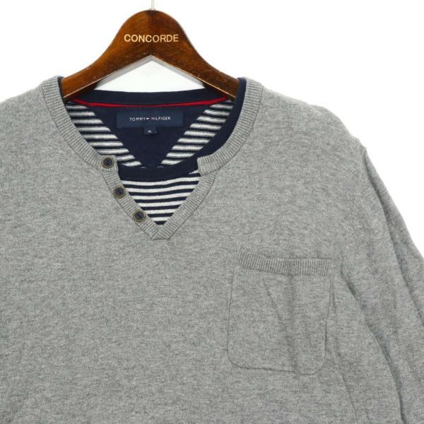 TOMMY HILFIGER トミーヒルフィガー レイヤード風 ボーダー使い ヘンリーネック コットン ニット セーター Sz.XL　メンズ 灰　C3T08188_9#L_画像2