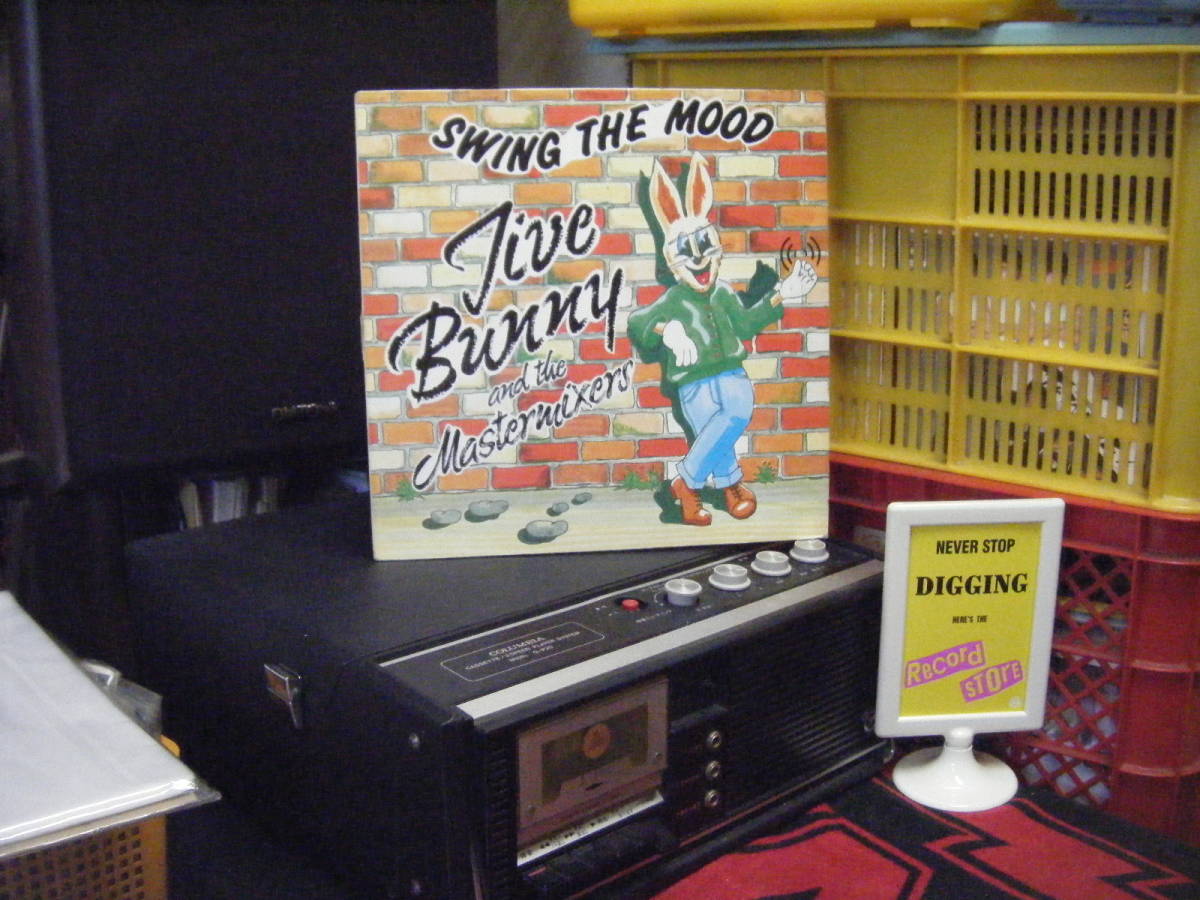 W-264　JIVE BUNNY and the　MASTERMIXERS　/　SWING THE MOOD　（UK　12inch）　_画像1