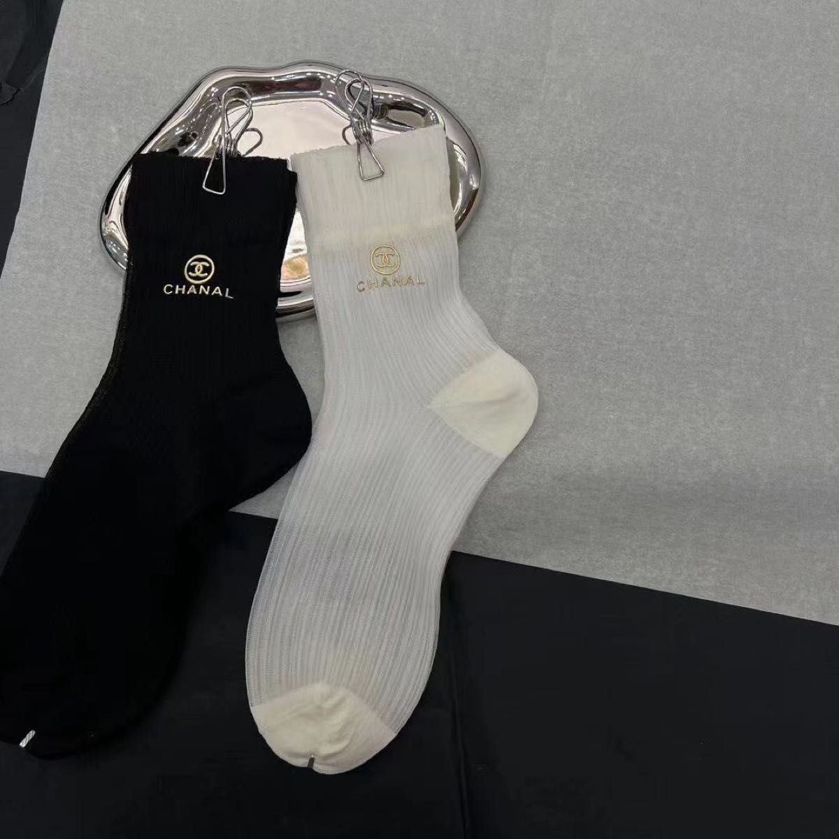 新品未使用シャネル靴下Chanel ソックス ホワイトブラック 新品未使用シャネル靴下Chanel ソックス ホワイトブラック