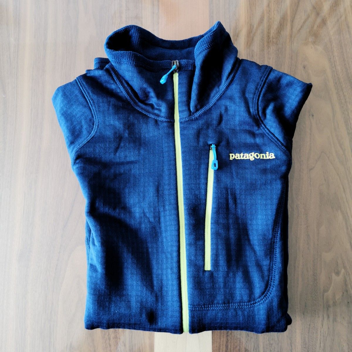 patagonia R1 プルオーバー