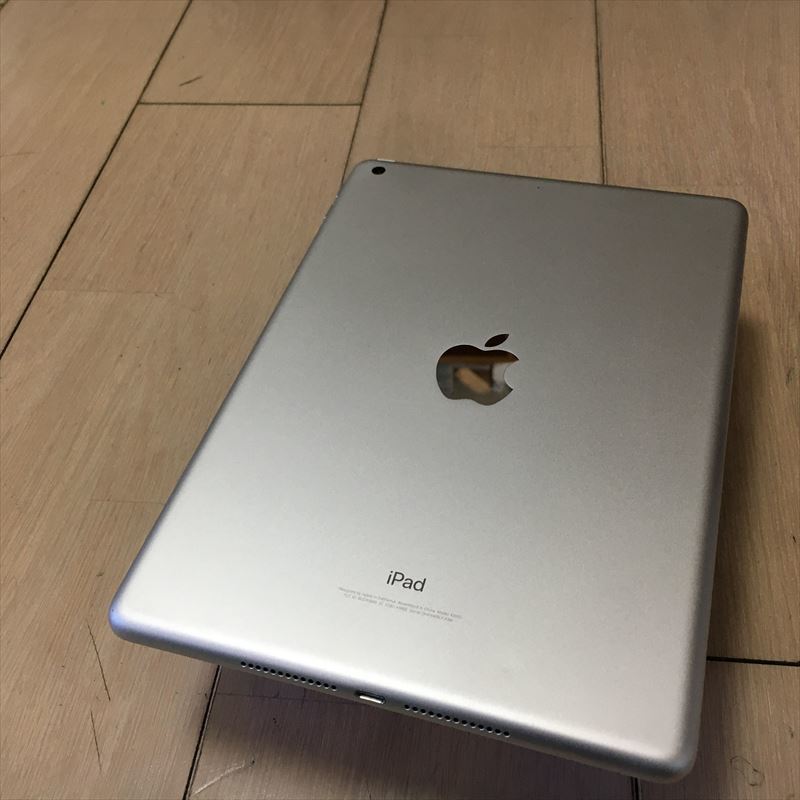 9日まで 387) Apple iPad 第6世代 WiFi 32GB シルバー-
