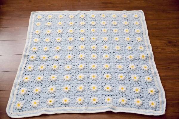  hand made crochet needle braided . flower motif light blue te-ji-* handmade / key braided / knitting * lap blanket / knee ../ sofa cover *