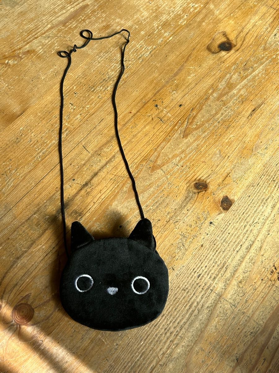 未使用　黒猫　財布　ポシェット　子供　小銭入れ　ダイカット ネコグッズ　コインケース　ショルダーバッグ  ハロウィン