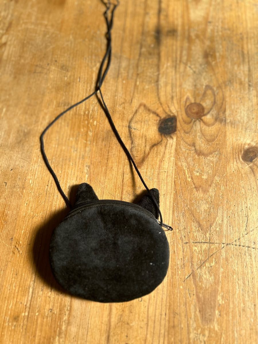 未使用　黒猫　財布　ポシェット　子供　小銭入れ　ダイカット ネコグッズ　コインケース　ショルダーバッグ  ハロウィン