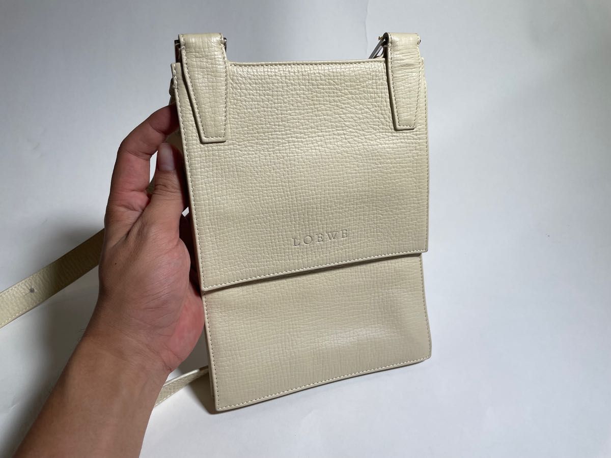 LOEWE ロエベ ロゴ型押し ショルダーバッグ クリーム