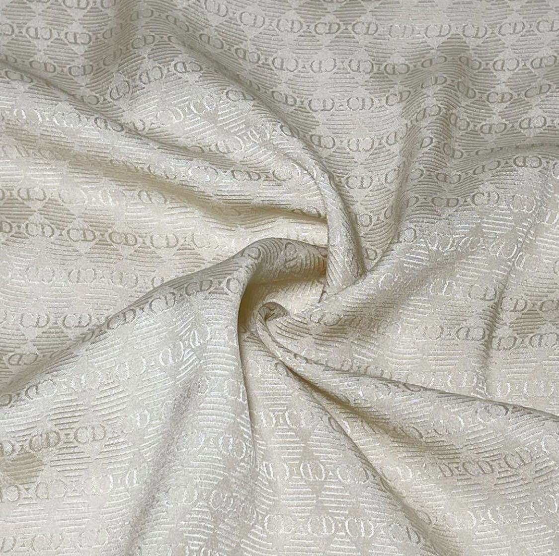 Christian Dior シルク100% 総CDロゴ　タックブラウス　クリスチャンディオール　シャツ　総柄_画像2