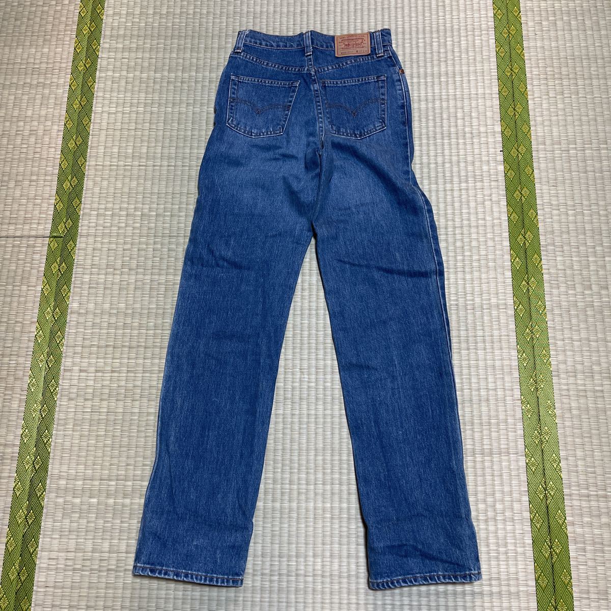 LEVIS. リーバイス　W 509-0217 W27. L32 平置きw30センチ　L75センチ　中古です_画像1