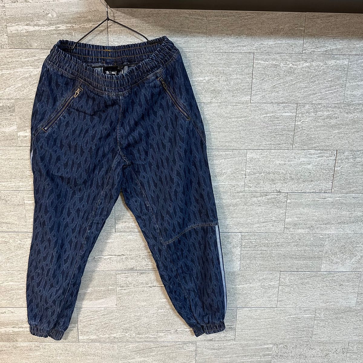 adidas IVY PARK モノグラム デニム トラックパンツ US L|Yahoo adidas IVY PARK モノグラム デニム トラックパンツ US L|Yahoo