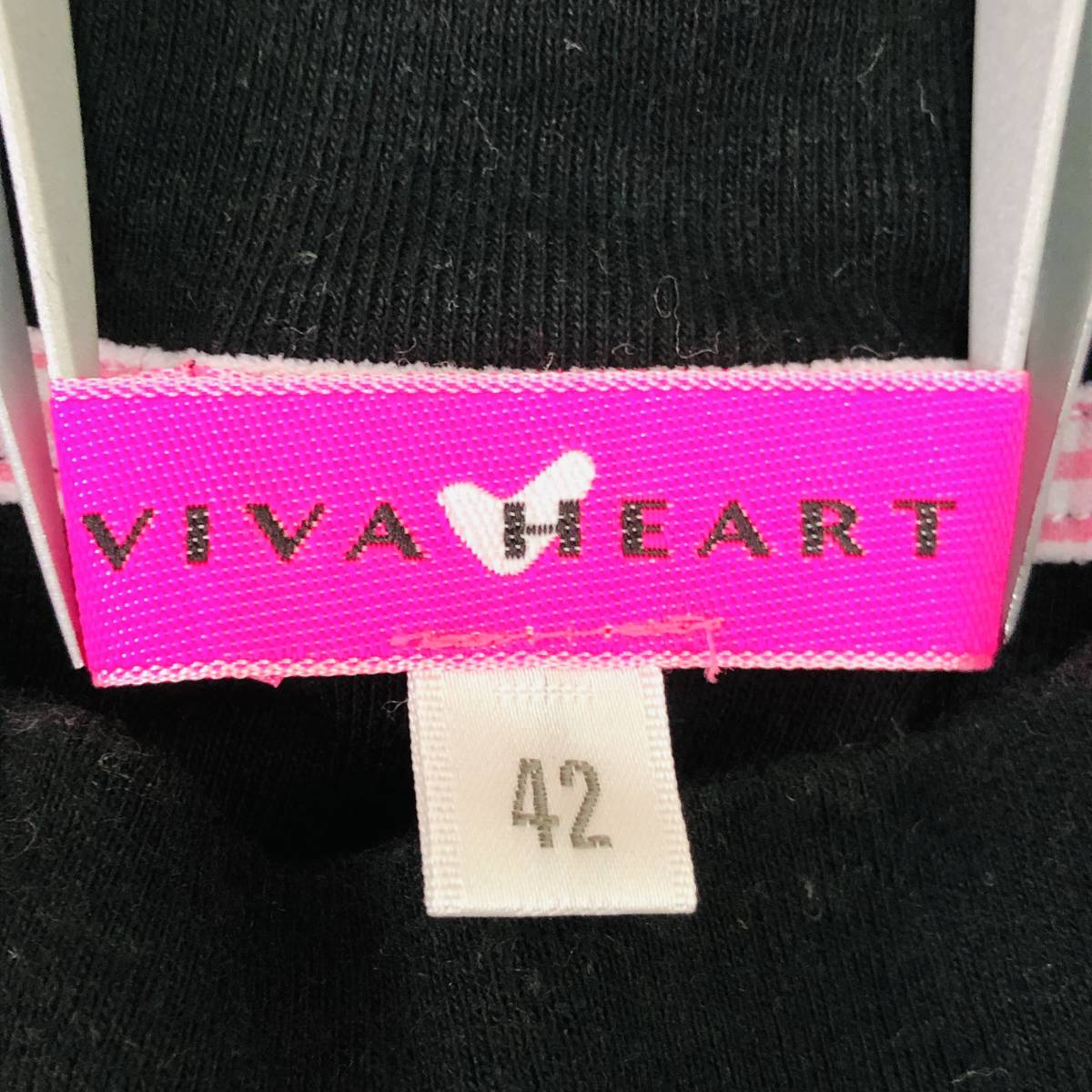 k1179 美品 VIVA HEART ビバハート Tシャツ 半袖 綿100％ ロゴプリント 日本製 サイズ42 黒 レディース キュートなスイートスタイル _画像8