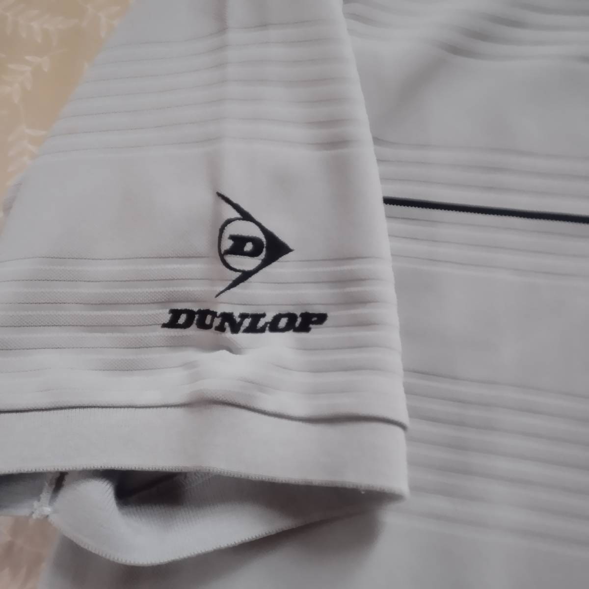 美品！ 非売品 特定プロ支給品モデル　ゼクシオ DUNLOP SRIXON　半袖シャツ　サイズ３Ｌ相当　立体的ボーダー　ドライ速乾薄手生地　_画像4