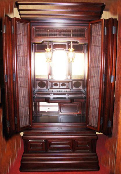 愛用 紫檀 大型徳島仏壇 国産品 ◇23◇ パーロッサ軸二方練り 新品未使用【信頼のヤフオク!実績23年】☆ 妻板入れ替え式 胴長 25-57号 仏壇 愛用 紫檀 大型徳島仏壇 国産品 ◇23◇ パーロッサ軸二方練り 新品未使用【信頼のヤフオク!実績23年】☆ 妻板入れ替え式 胴長 25-57号 仏壇