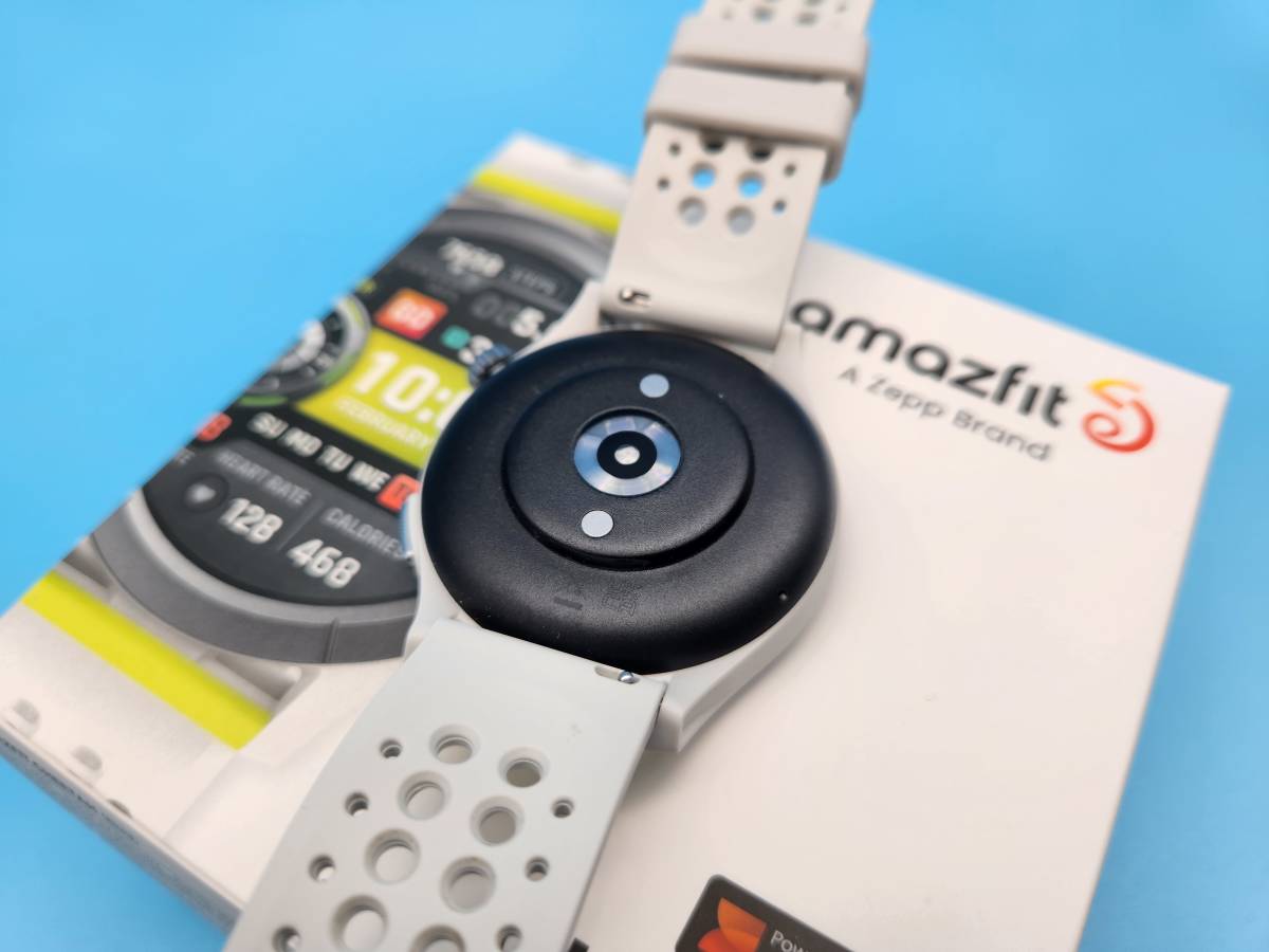 訳ありセール 格安） 美品☆「Amazfit Cheetah」スマートウォッチ